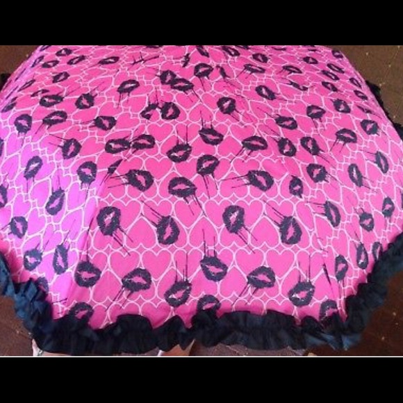 Betsey Johnson Accessories - Betsey Johnson Umbrella